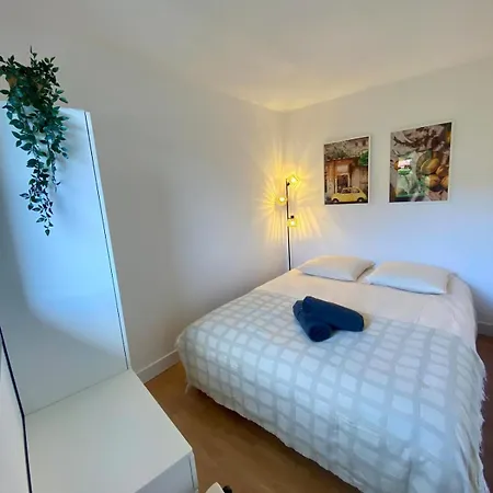Apartment Centre - Wifi- Clim - Parking - *